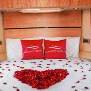 Room love decoration (roses, candles & balloons)