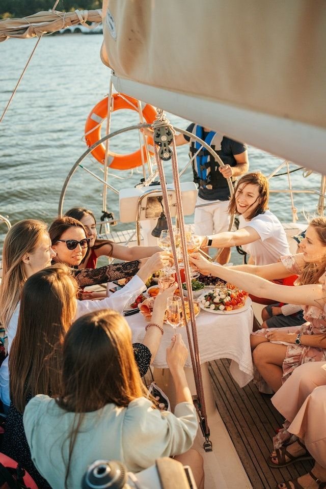 One boat night - Image 5