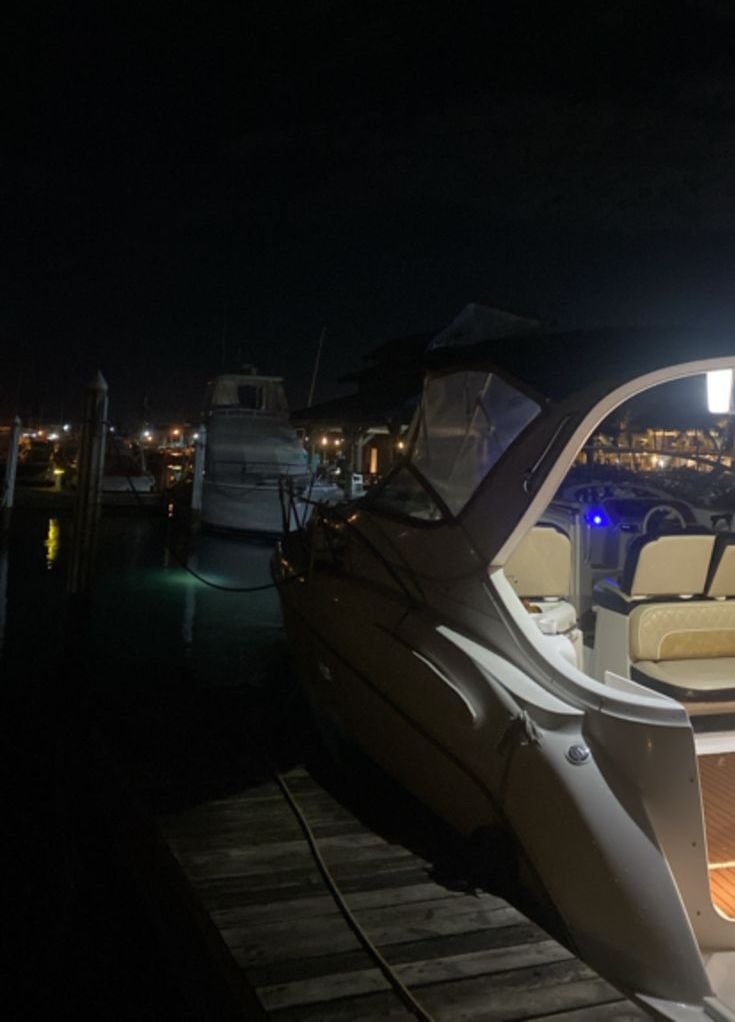 One boat night - Image 3