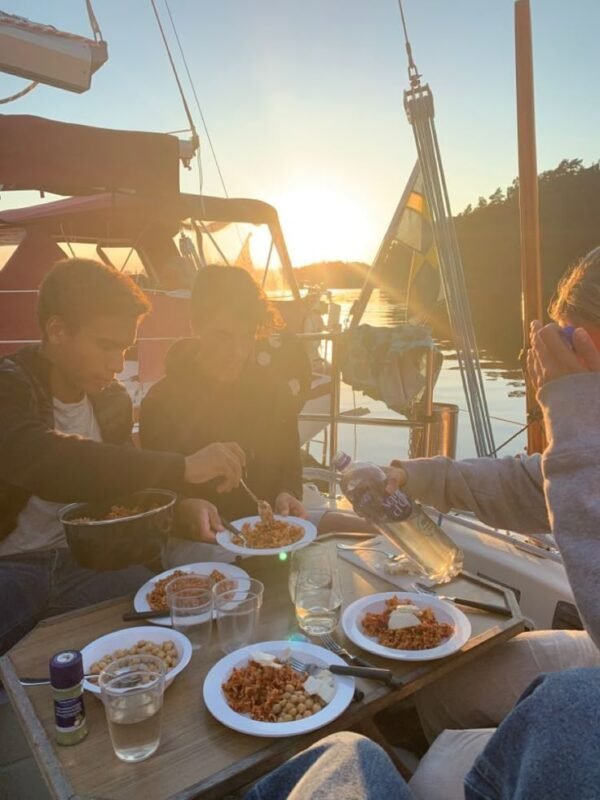 Chill weekend on a boat (one night+breakfast+bike) - Image 2