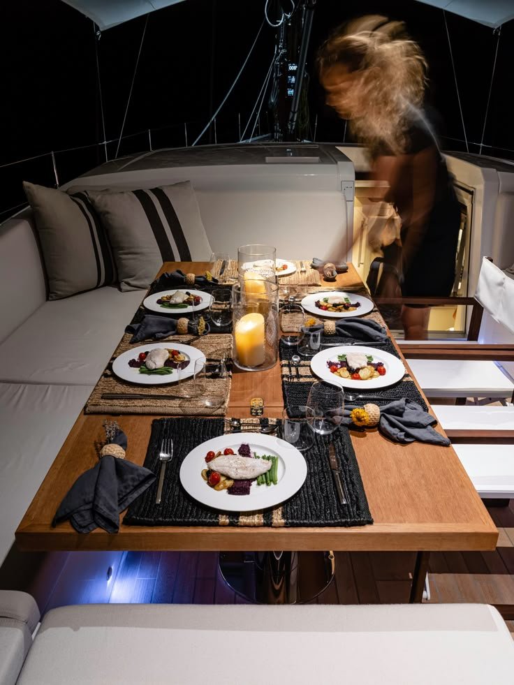 One boat night - Image 4