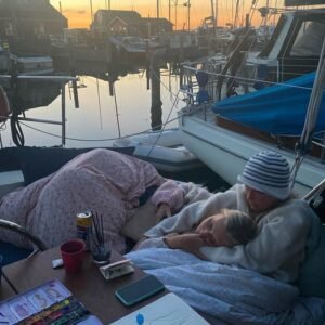 Chill weekend on a boat (one night+breakfast+bike)
